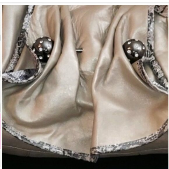 Betsey Johnson LEATHER SATCHEL TAUPE - Picture 4 of 11